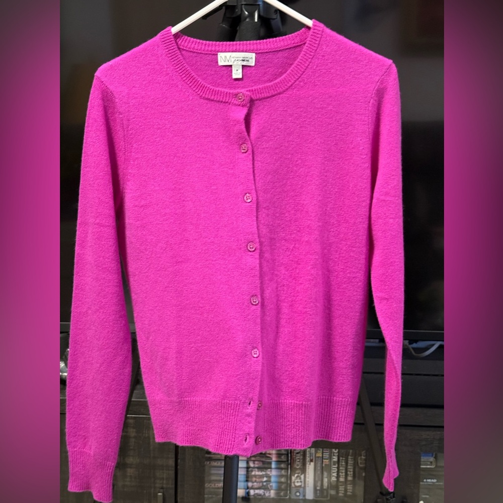 Neiman Marcus Cardigan sweater New no tag